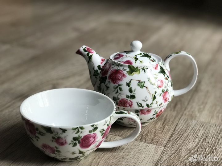 Чайник заварочный и чашка