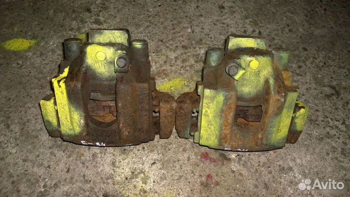 Суппорт задний левый Bmw 5-Series E34