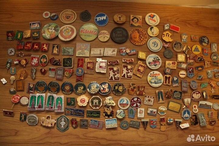 Значки много