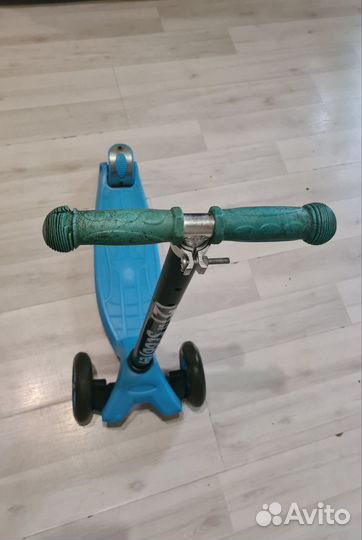 Самокат детский со светящимися колесами