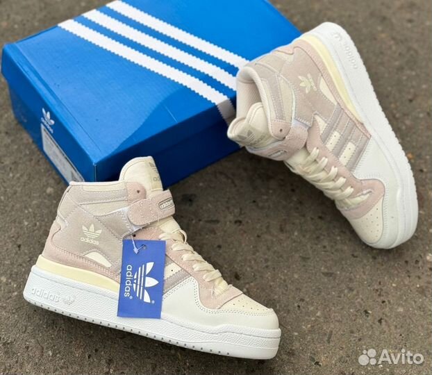 Кроссовки adidas, женские. Осенние