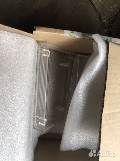 Стекло заднего левого поворотника белое Волга 3102