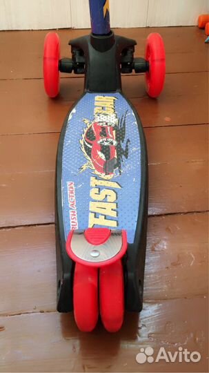 Самокат трехколесный