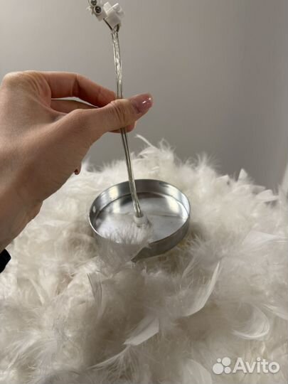 Люстра с перьями