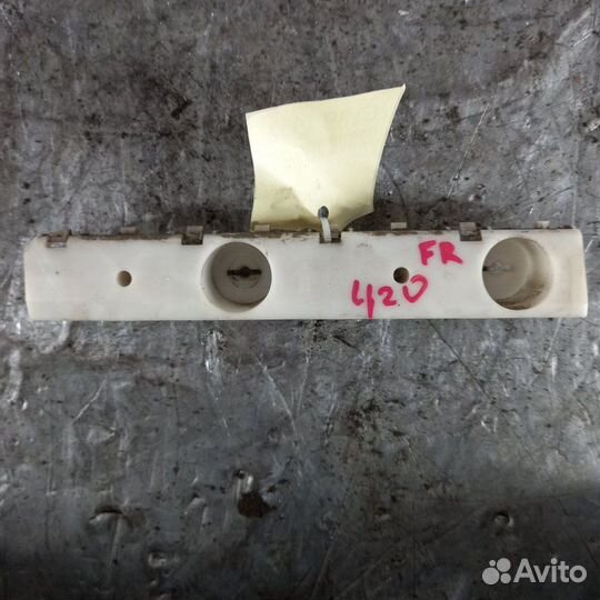 Кронштейн бампера передний правый Nissan Teana J32