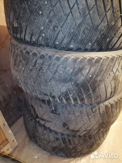 Goodyear UltraGrip 215/55 R17