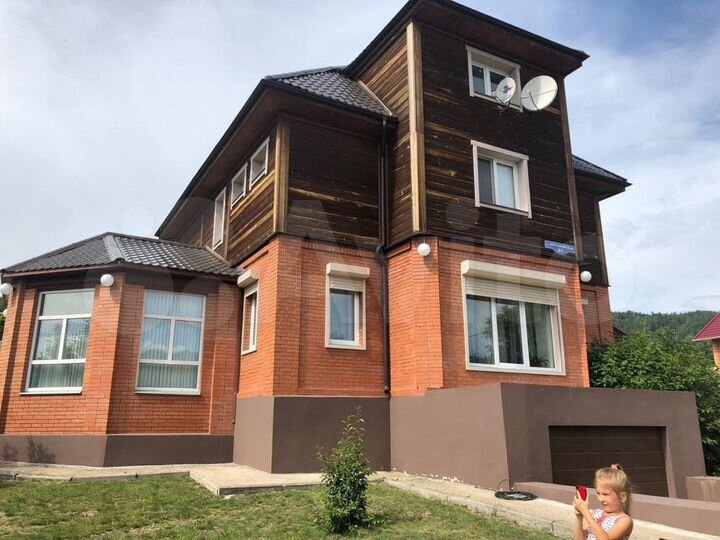 Коттедж 330 м² на участке 20 сот.