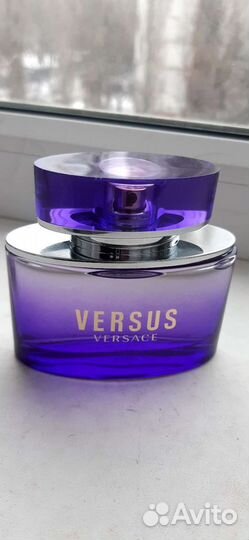 Versace, Версус