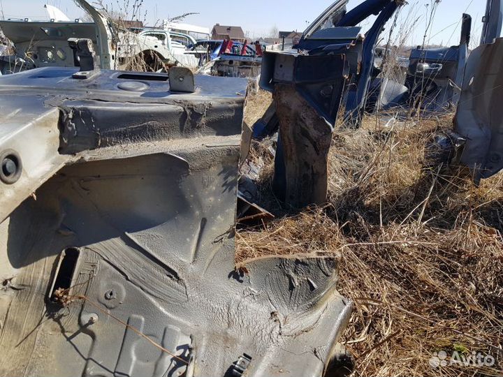 Четверть передняя левая Volkswagen Polo Sedan