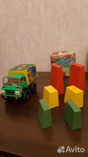 Продам машинку ссср,плюс комплект кубиков-трапеции