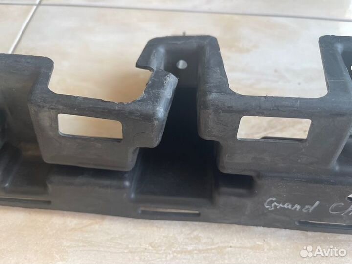 Абсорбер бампера задний Jeep Grand Cheroke Wk 2 С