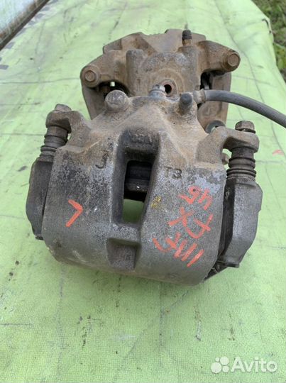 Суппорт тормозной передний Infiniti Fx S50