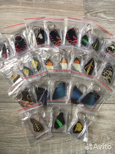 Брелок на ключи с крылом бабочки