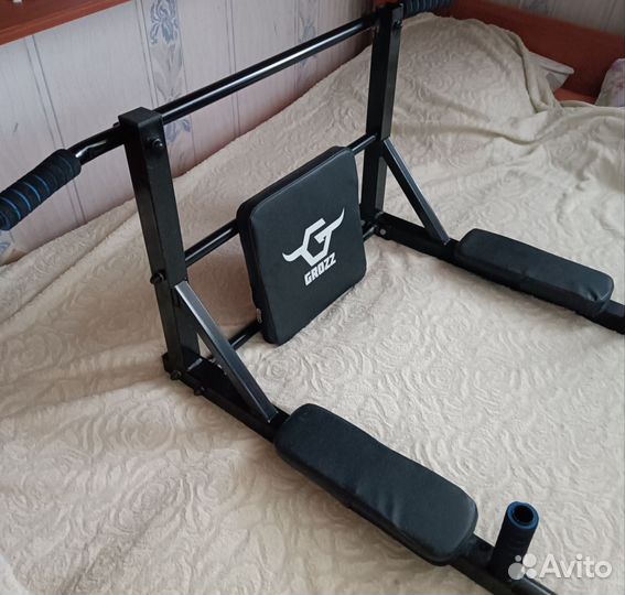 Турник настенный