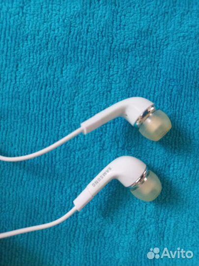 Вакуумная гарнитура-наушники Samsung проводная