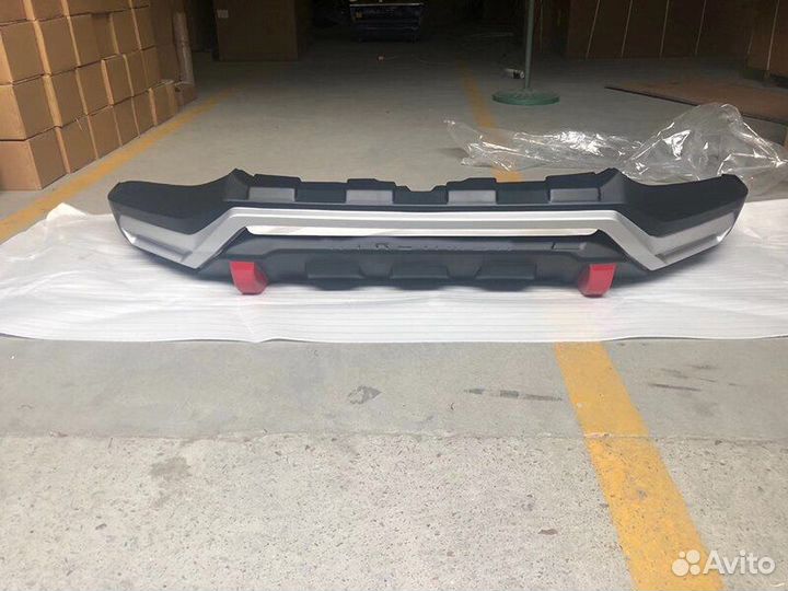 Накладка переднего бампера Mitsubishi L200 2019+