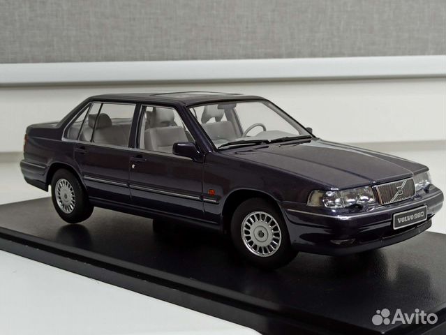 Volvo 960 Aubergine pearl 1:18