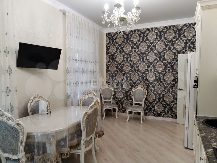 2-к. квартира, 77 м², 1/3 эт.