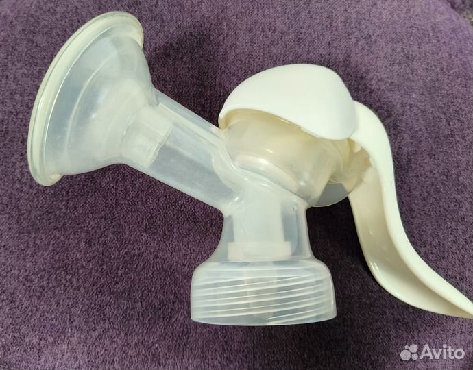 Молокоотсос ручной, бутылочка,прокладки для груди