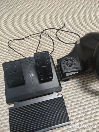 Гоночный руль с педалями