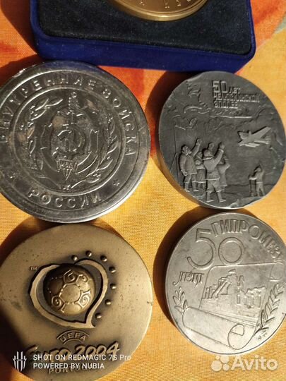 Настольная медаль