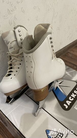 Фигурные коньки jackson