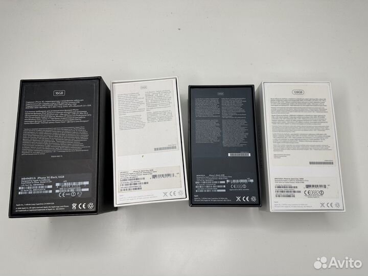 Коробки от iPhone разного поколения