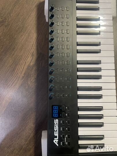 Alesis VI49