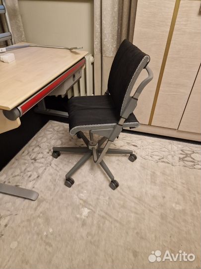 Школьная парта и стул