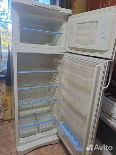 Холодильник indesit