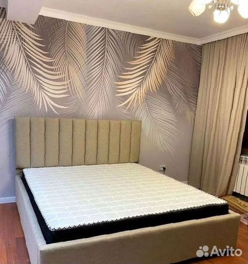 Двуспальная кровать с подъемным механизмом