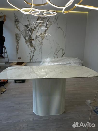 Стол c дизайнерской ножкой Вельвет b-8127