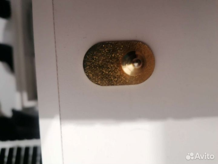 Значки и удостоверения