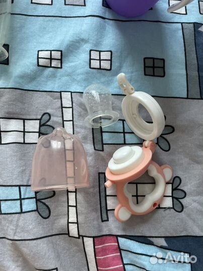 Детские принадлежности: бутылки, ниблер, поильник
