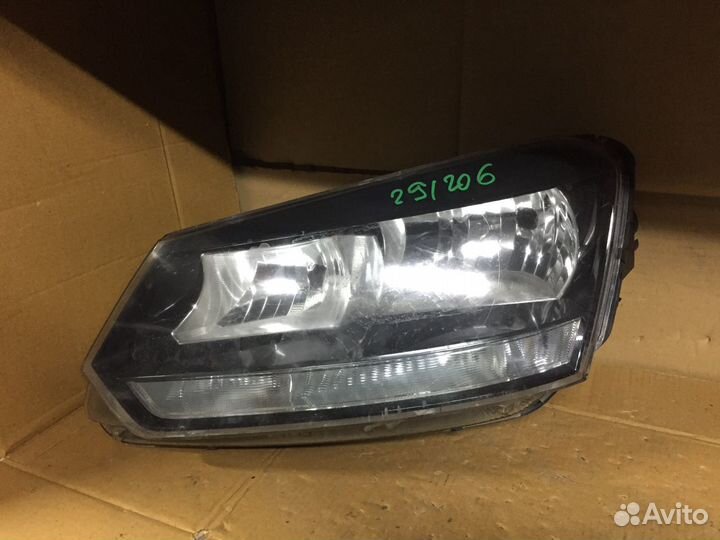 Фара левая Skoda Yeti 2015