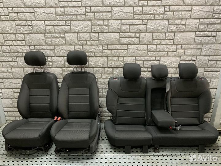 Ford Mondeo IV Передний и задний ряд сидений