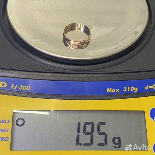 Золотое кольцо 585пр. вес: 1,95гр. размер: 19