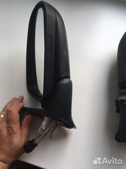 Боковое зеркало