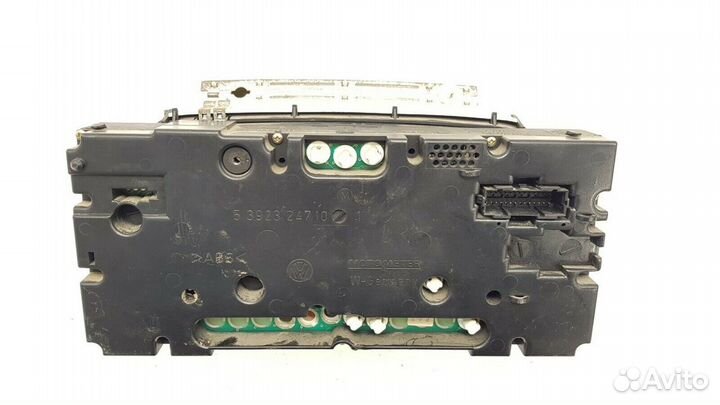 Панель приборов Volkswagen Golf 3