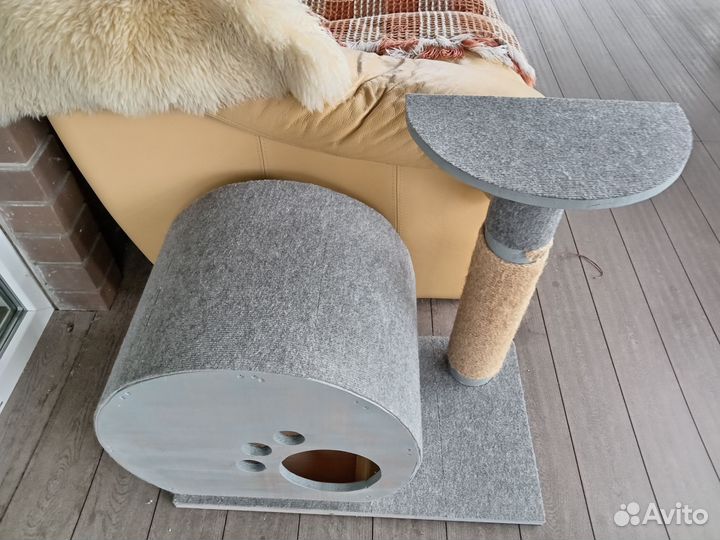Когтеточка с домиком для кошек