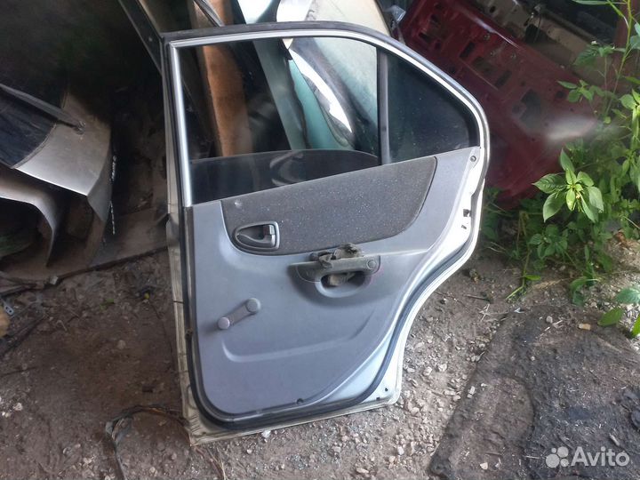 Задняя правая дверь на хюндай Акцент 08года