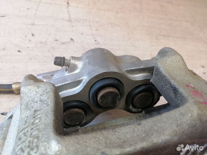 Суппорт правый Chevrolet Niva Шевроле Нива