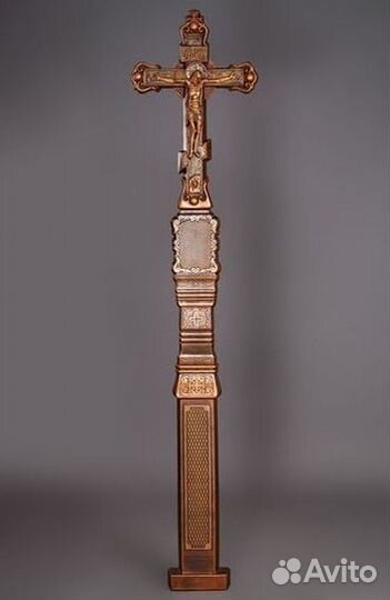 Могильный крест с цветником