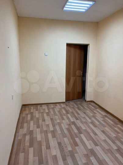 Офис с мокрой точкой, 18 м²