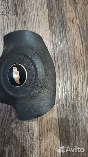 Накладка ступицы рулевого колеса Шевроле нива