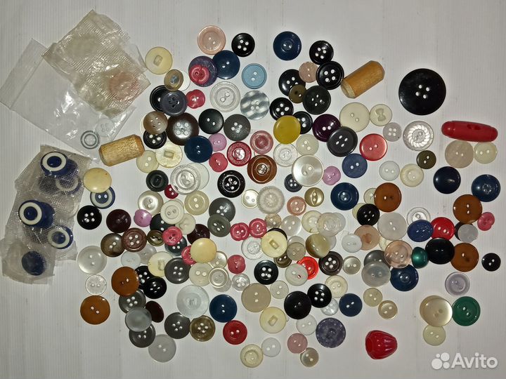 Пуговицы россыпью для рукоделия/шитья, 329 штук