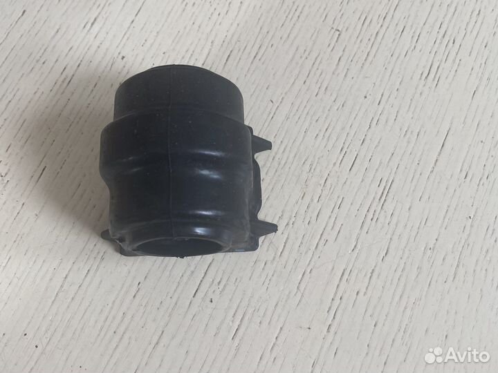 Втулка стабилизатора передней подвески левая