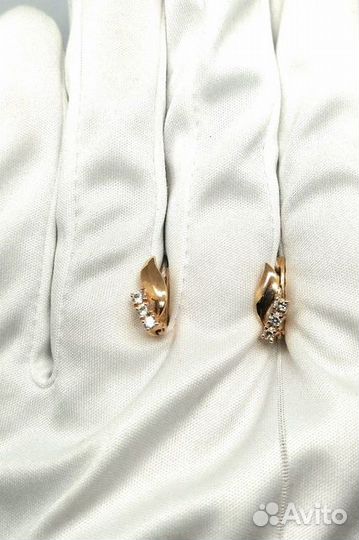 Золотые серьги с камнем