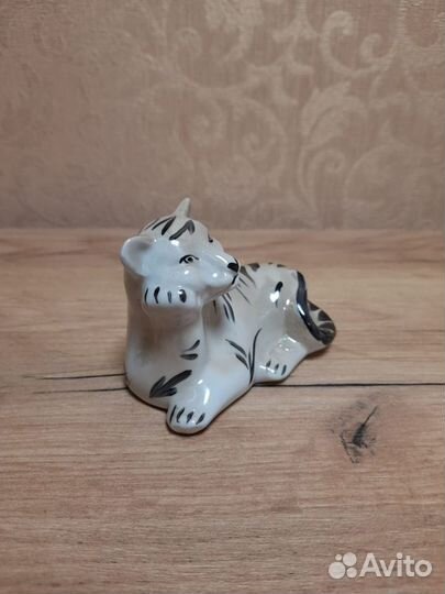 Статуэтка тигр