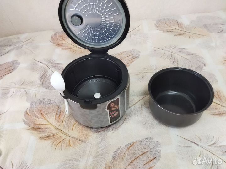 Мультиварка Redmond RMK-M271